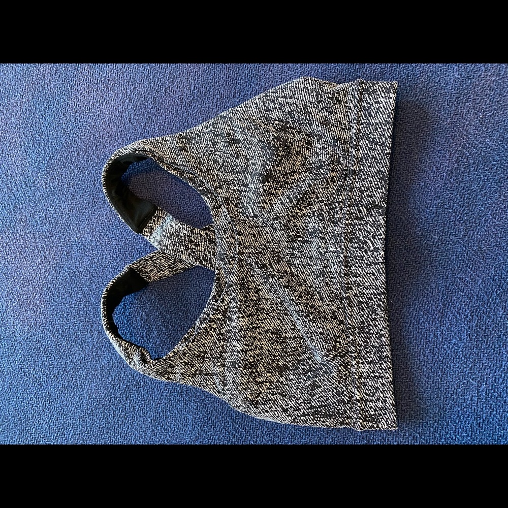 Lulu Lemon sports bra size 6!